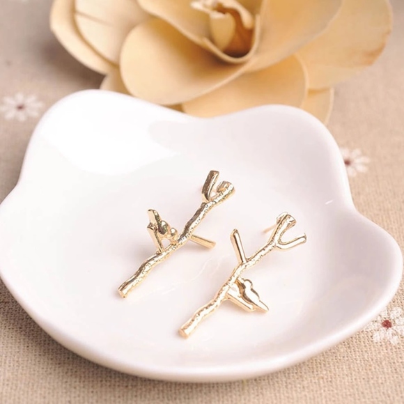 Atasteofmind Jewelry - NEW Bird on tree branch faux gold & silver earring